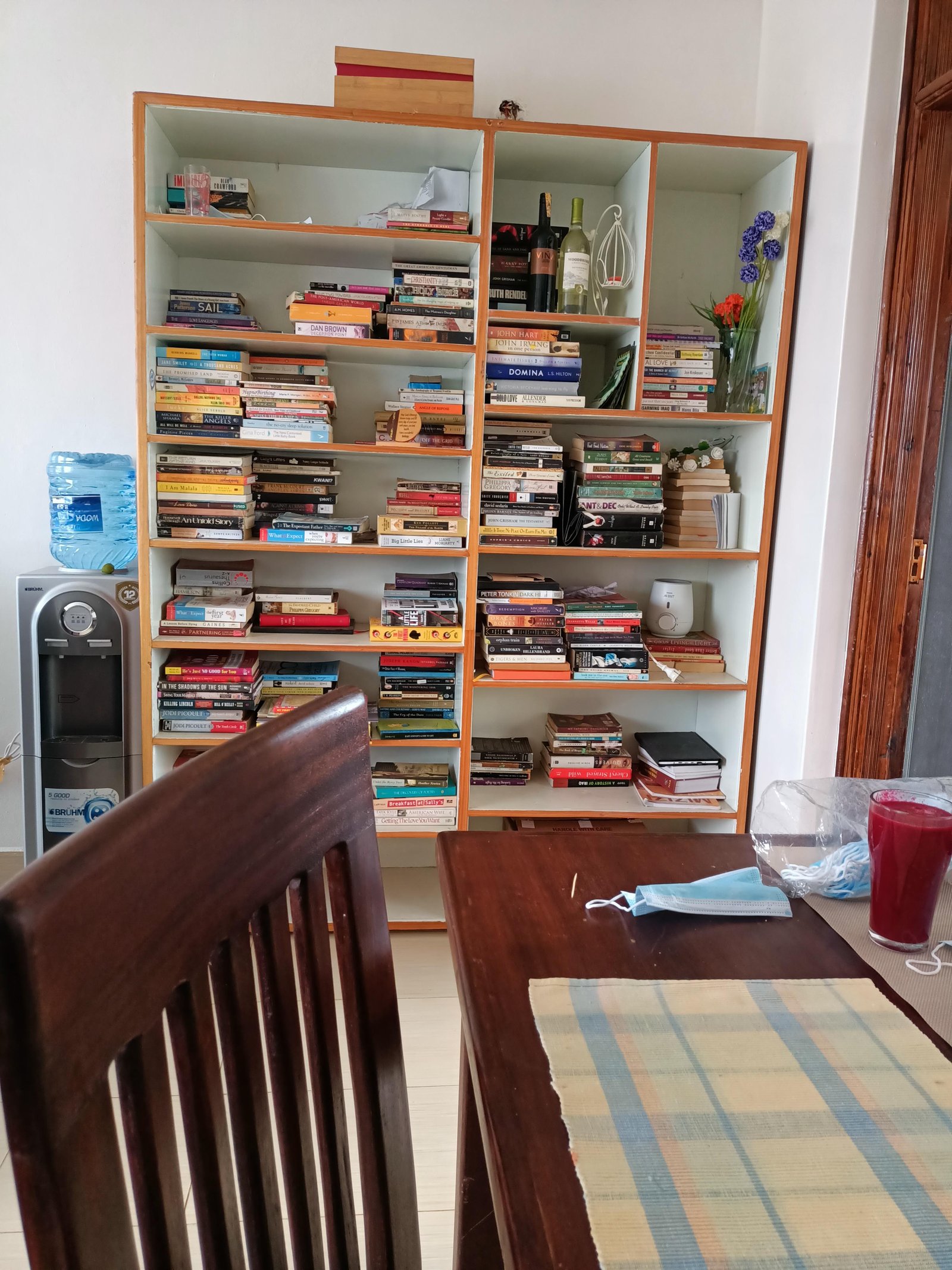 A well-used bookshelf